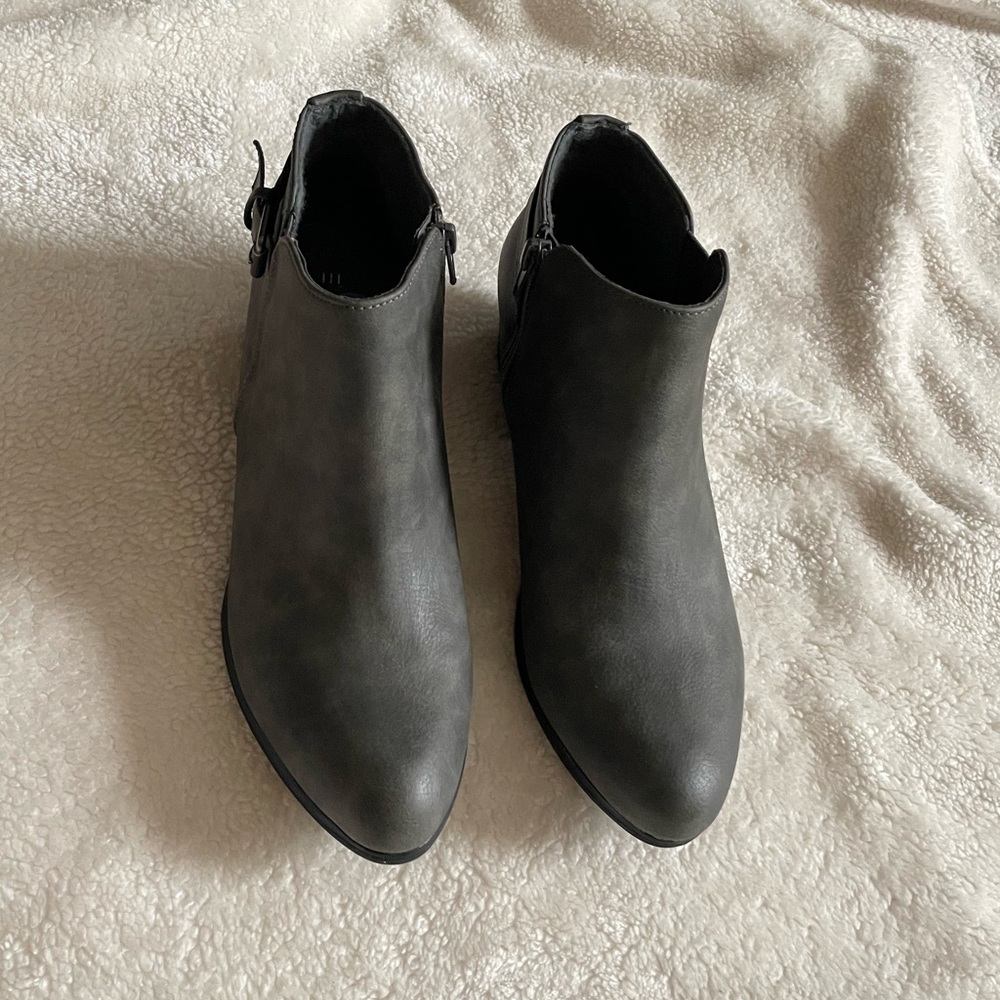 Booties - Picture 4 of 4
